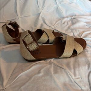 Naturalizer Beige Crisscross Ankle Strap Sandals